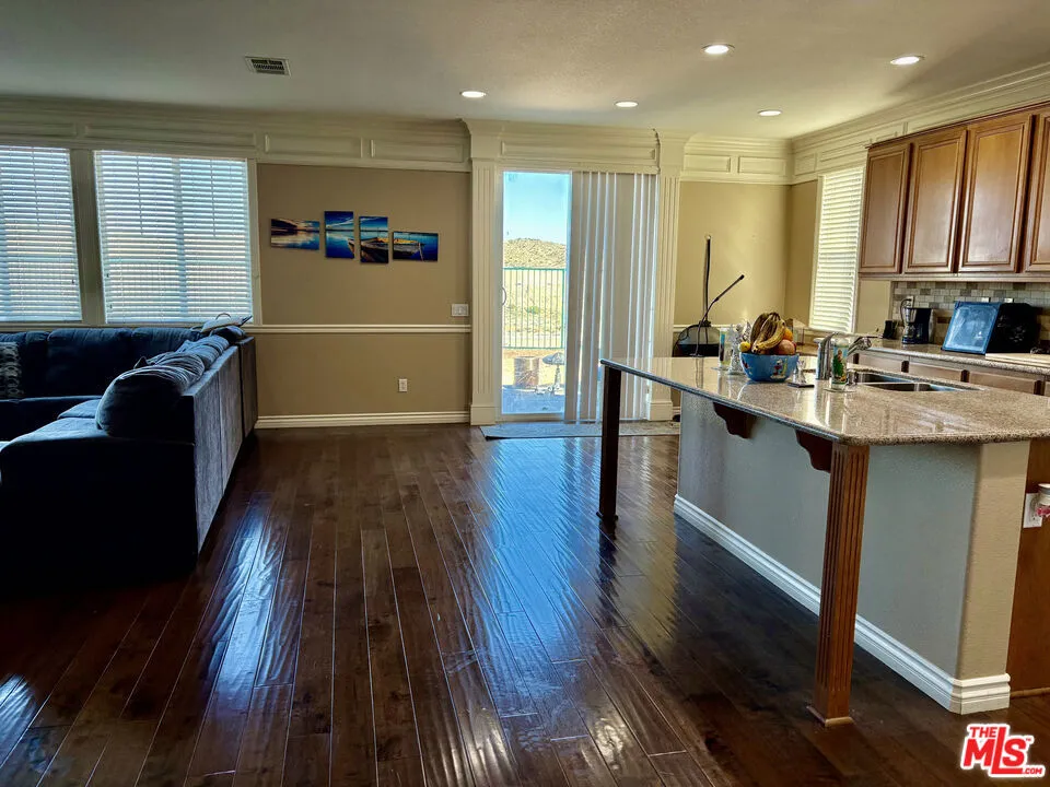 2021 Tangerine Street, Palmdale, California 93551 home-pic-11