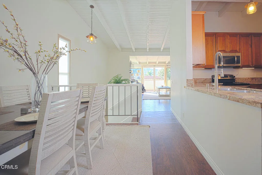 942 Woodlawn Drive, Thousand Oaks, California 91360 home-pic-2