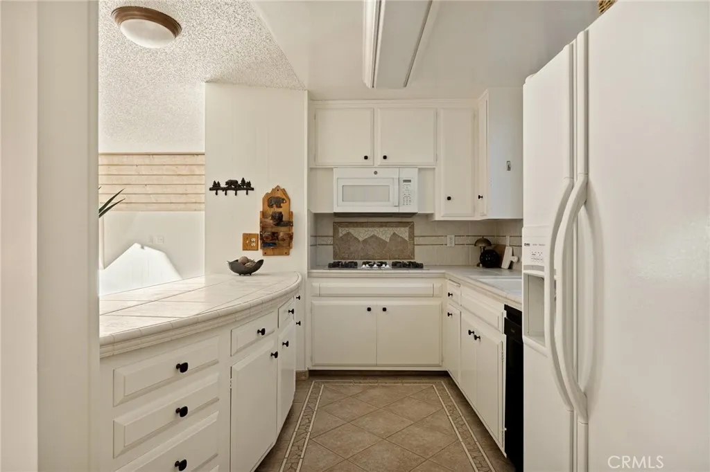 180 Grass Valley 37, Lake Arrowhead, California 92352 home-pic-10