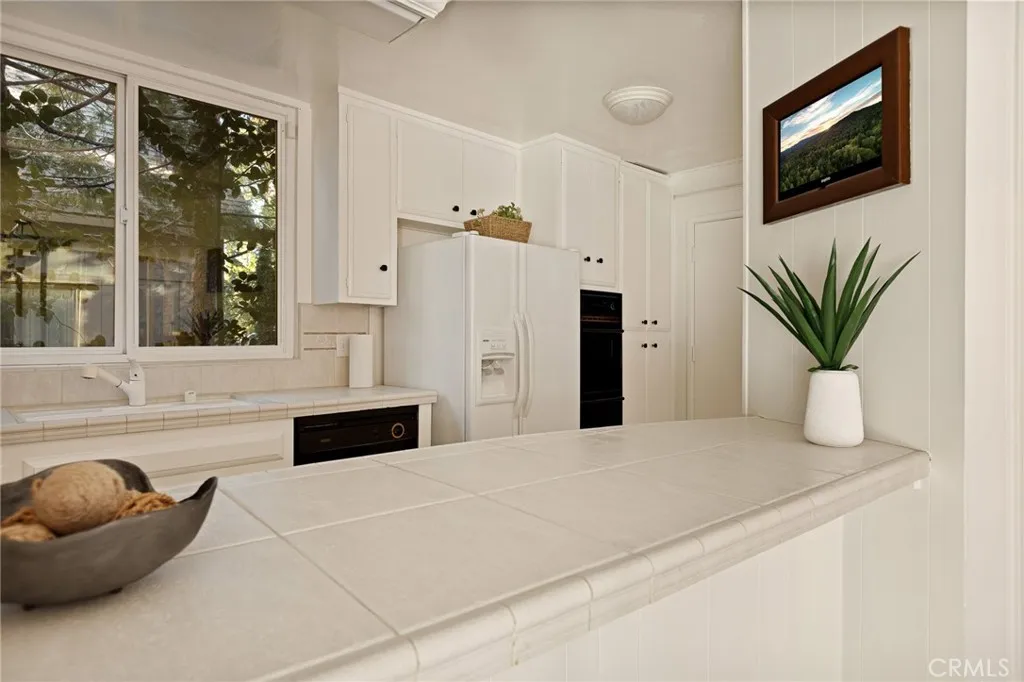 180 Grass Valley 37, Lake Arrowhead, California 92352 home-pic-9