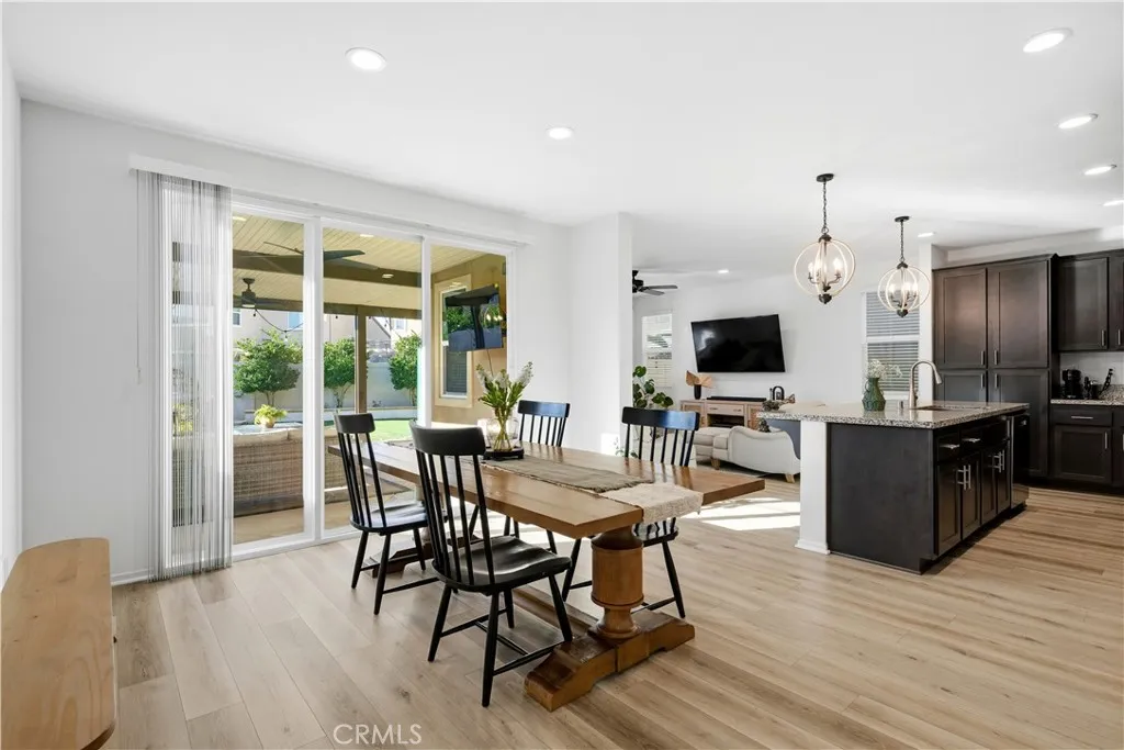 38369 Windingwalk Drive, Murrieta, California 92563 home-pic-13