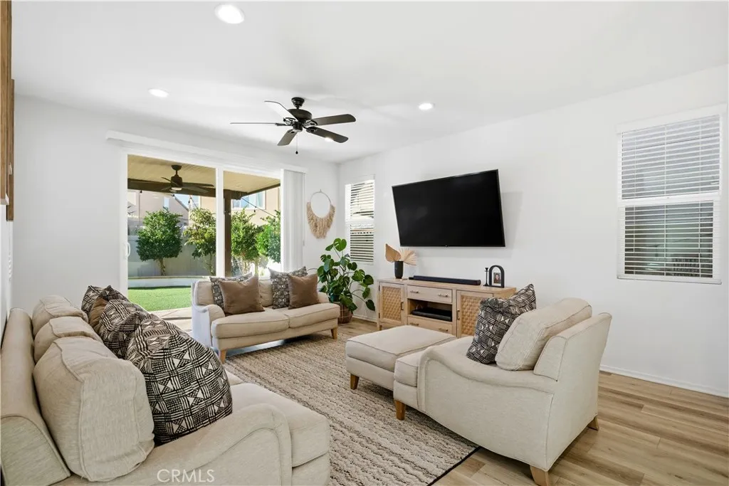 38369 Windingwalk Drive, Murrieta, California 92563 home-pic-18
