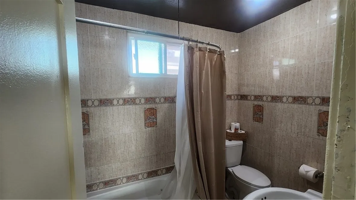 654 Oakford, Los Angeles, California 90022 home-pic-12