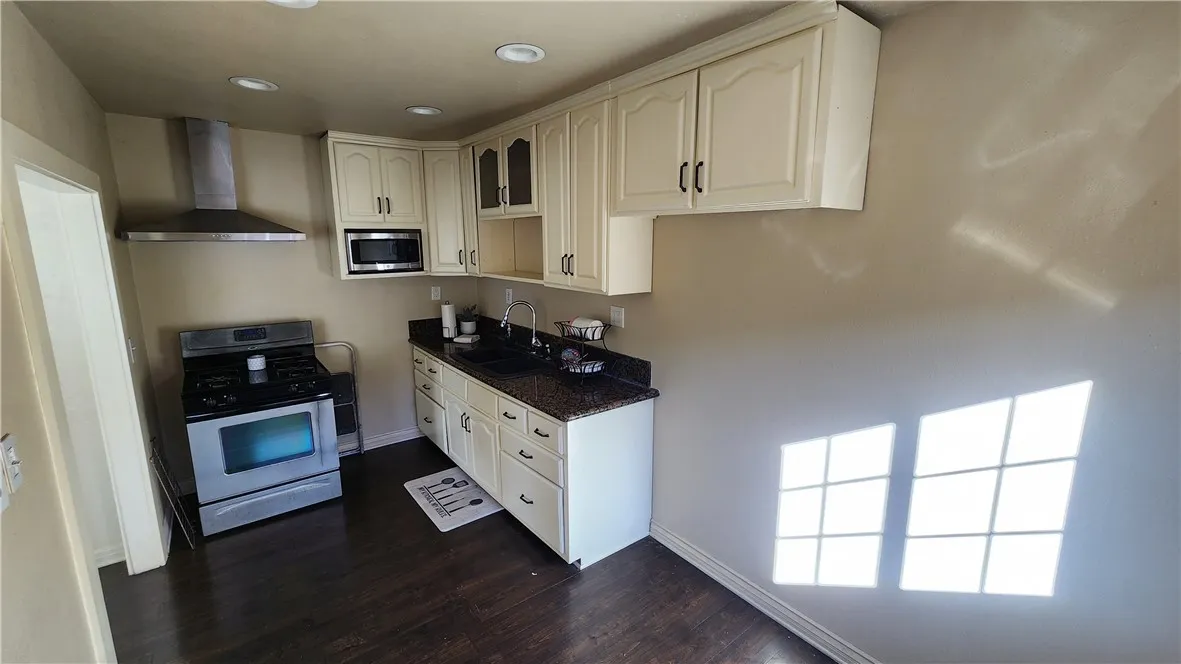 654 Oakford, Los Angeles, California 90022 home-pic-20