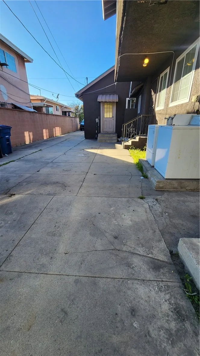 654 Oakford, Los Angeles, California 90022 home-pic-35