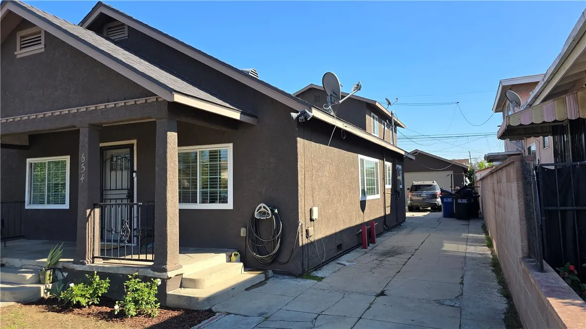 654 Oakford, Los Angeles, California 90022 home-pic-13