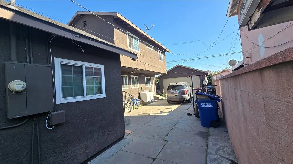654 Oakford, Los Angeles, California 90022 home-pic-14
