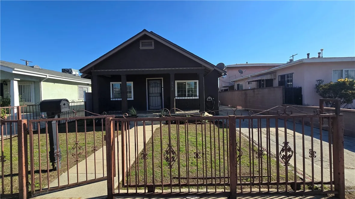 654 Oakford, Los Angeles, California 90022 home-pic-2
