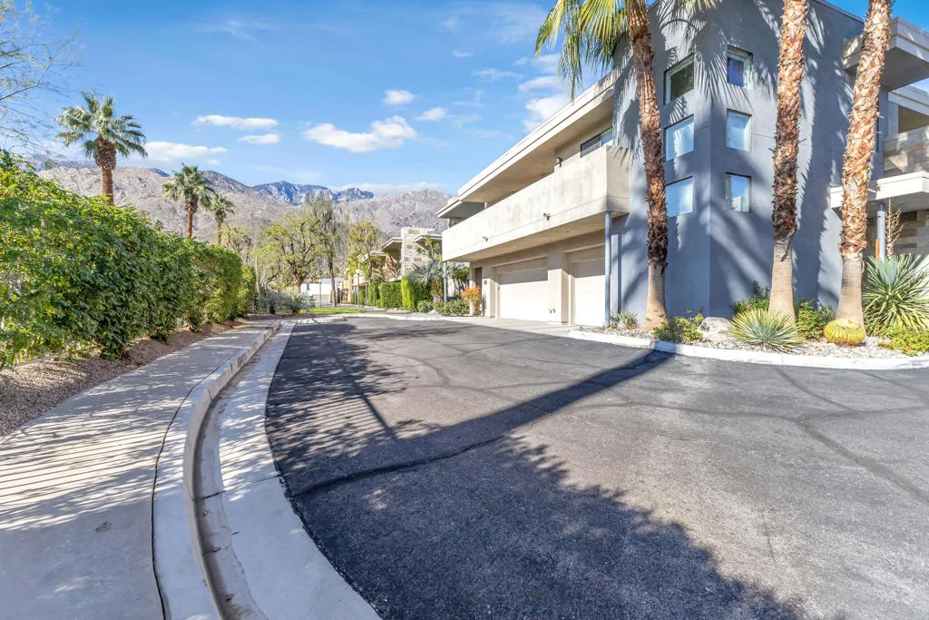 900 E Palm Canyon Drive 201, Palm Springs, California 92264 home-pic-1