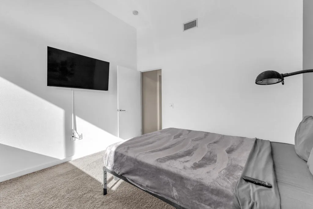 900 E Palm Canyon Drive 201, Palm Springs, California 92264 home-pic-12