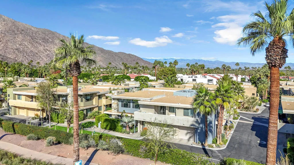 900 E Palm Canyon Drive 201, Palm Springs, California 92264 home-pic-37