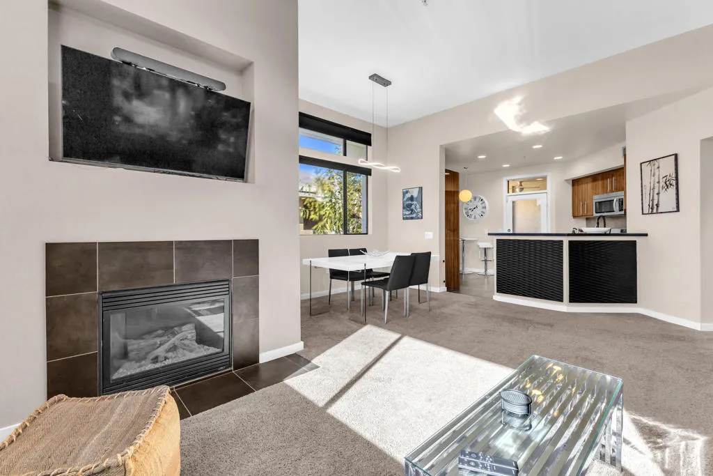 900 E Palm Canyon Drive 201, Palm Springs, California 92264 home-pic-22