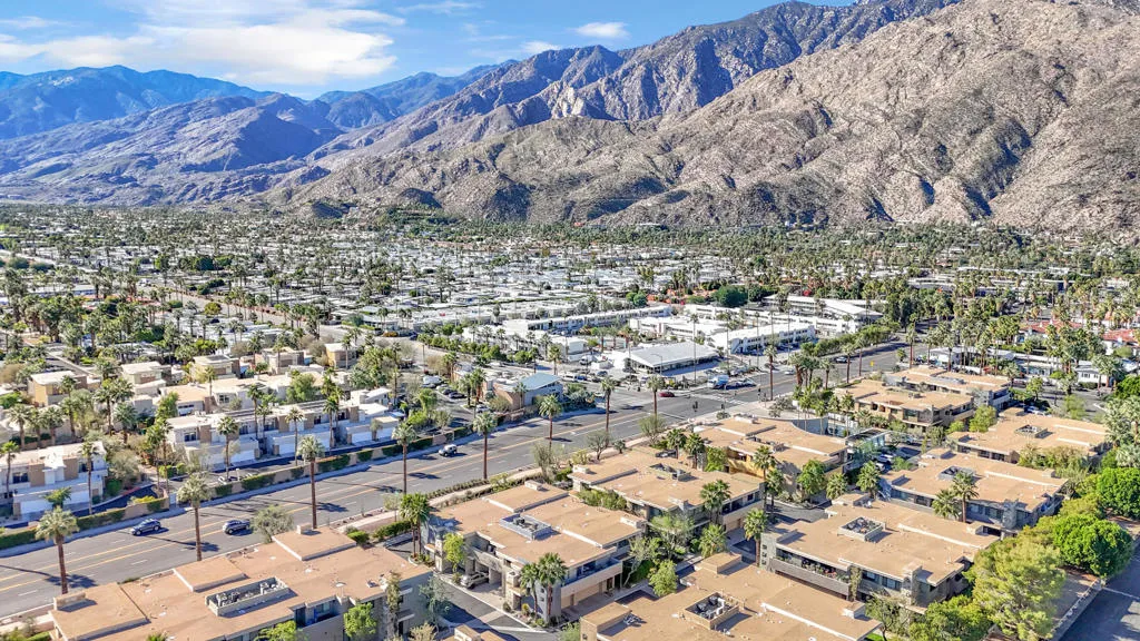 900 E Palm Canyon Drive 201, Palm Springs, California 92264 home-pic-42