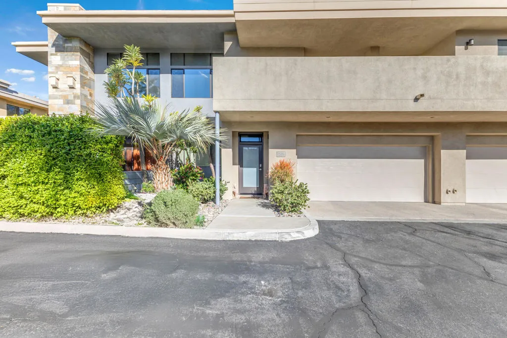 900 E Palm Canyon Drive 201, Palm Springs, California 92264 home-pic-0