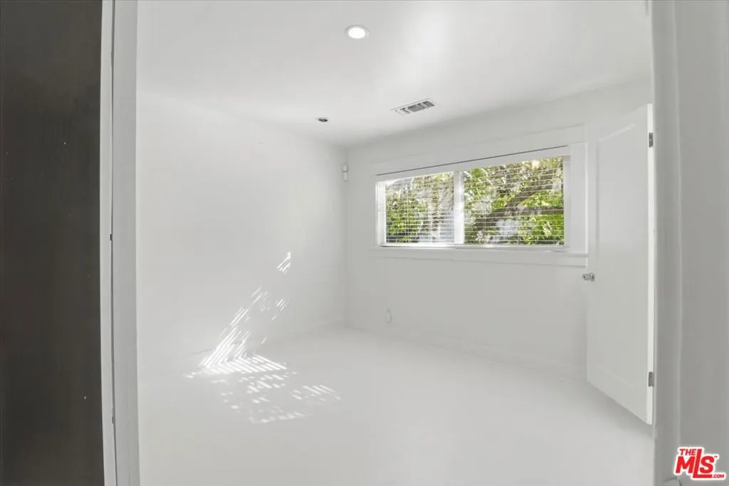 109 Dudley Avenue, Venice, California 90291 home-pic-11