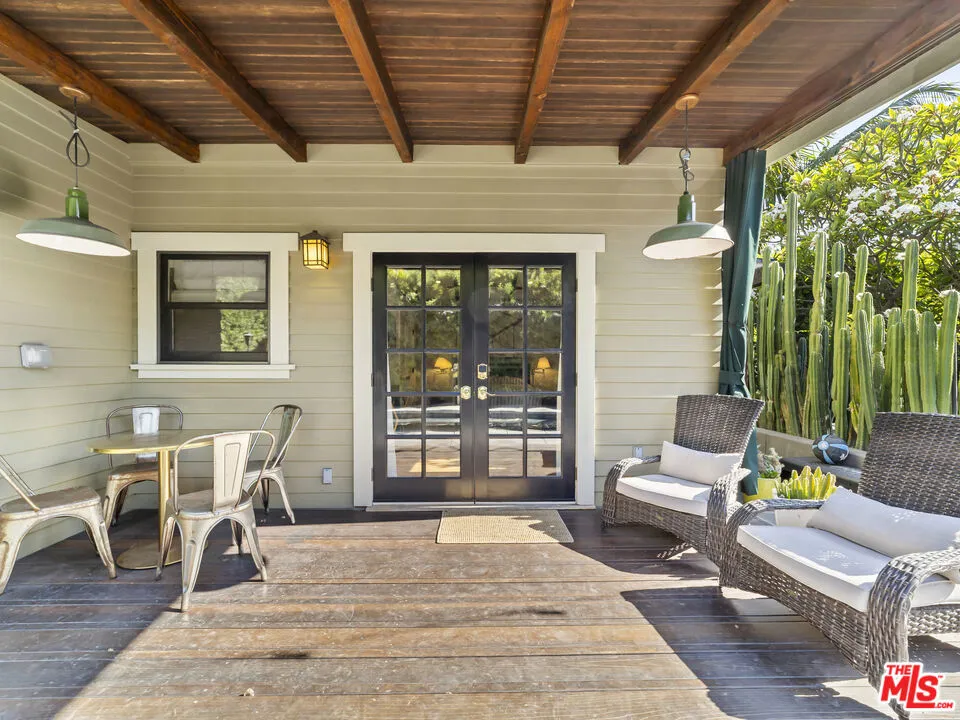 1528 N Curson Avenue, Los Angeles, California 90046 home-pic-11