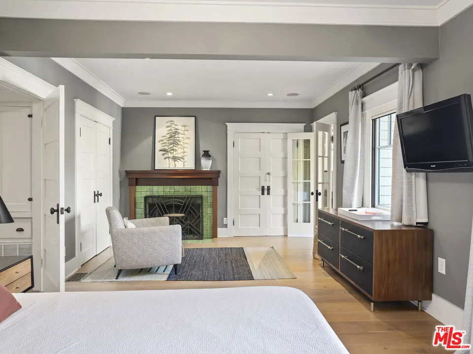 1528 N Curson Avenue, Los Angeles, California 90046 home-pic-18