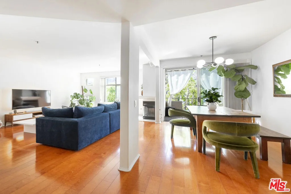 12633 Moorpark Street 212, Studio City, California 91604 home-pic-3