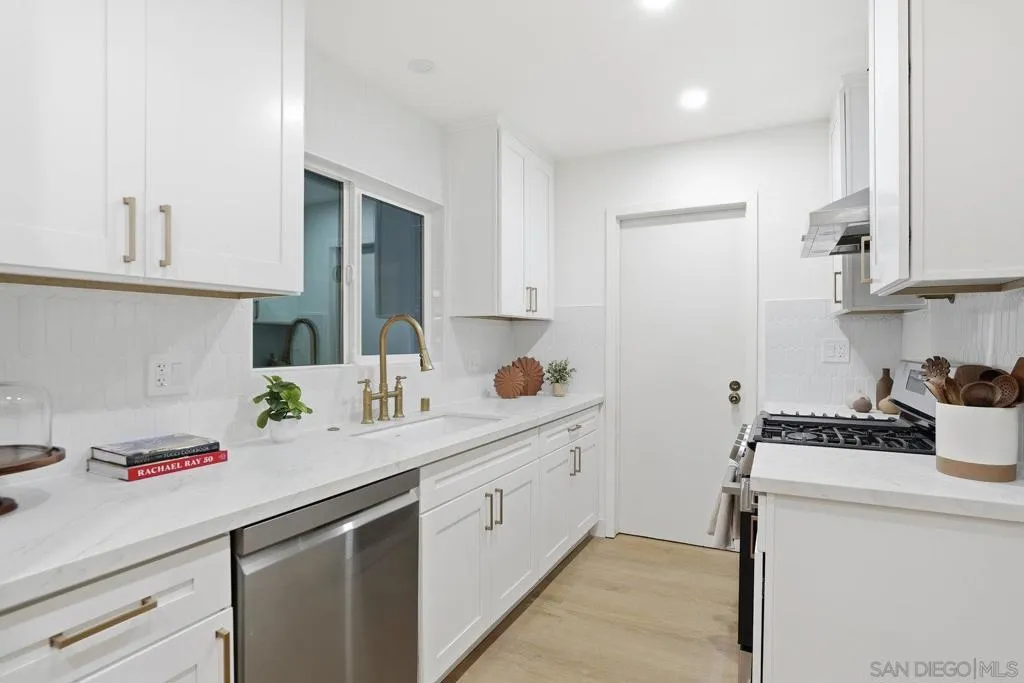 7427 Margerum Ave, San Diego, California 92120 home-pic-11