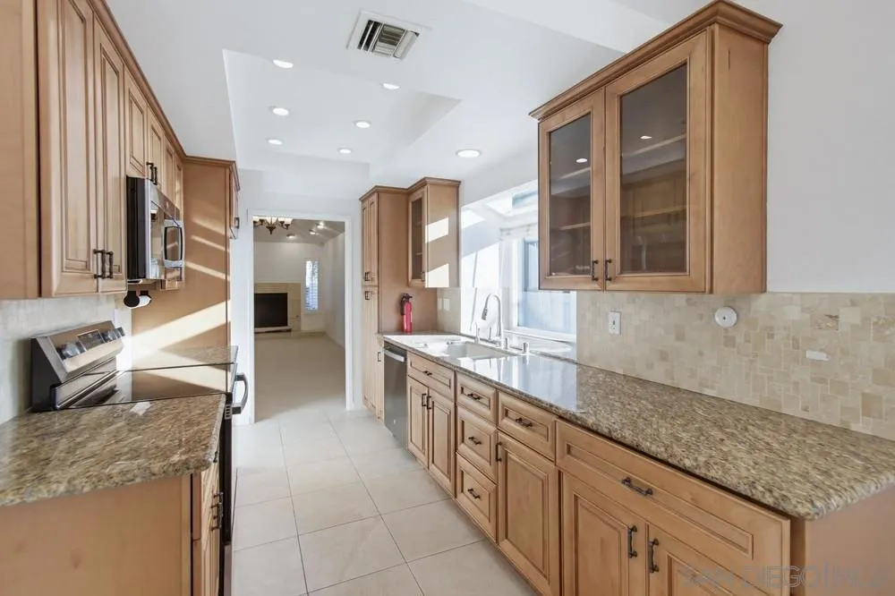 10460 La Vita C, San Diego, California 92131 home-pic-12