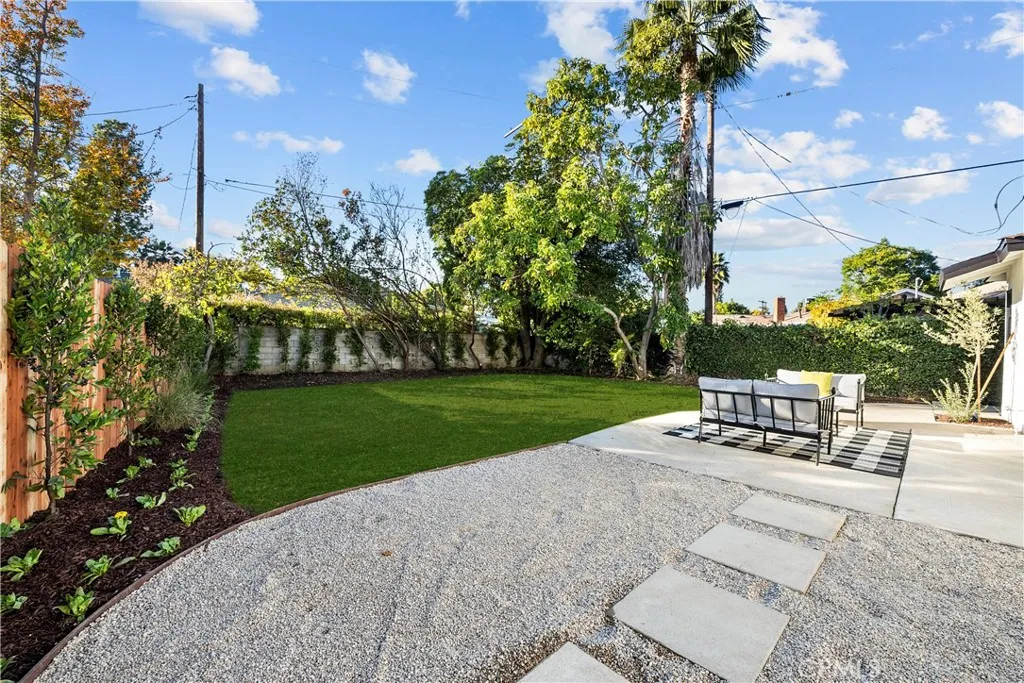5833 Allott Avenue, Valley Glen, California 91401 home-pic-26