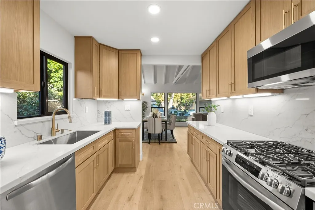 5833 Allott Avenue, Valley Glen, California 91401 home-pic-11