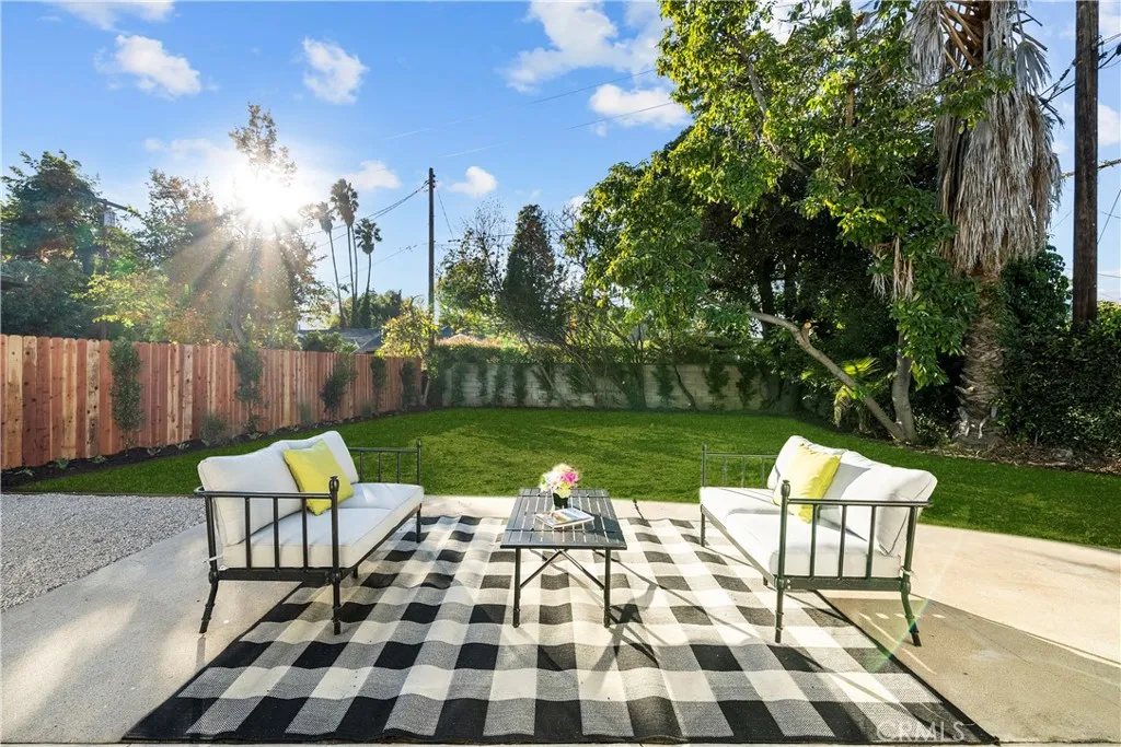 5833 Allott Avenue, Valley Glen, California 91401 home-pic-24