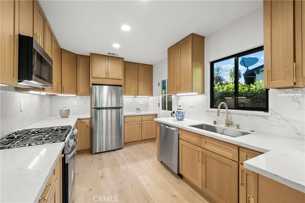 5833 Allott Avenue, Valley Glen, California 91401 home-pic-7
