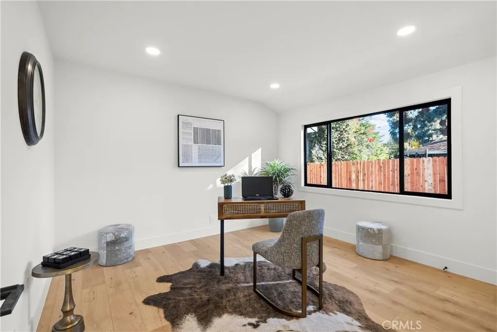 5833 Allott Avenue, Valley Glen, California 91401 home-pic-12