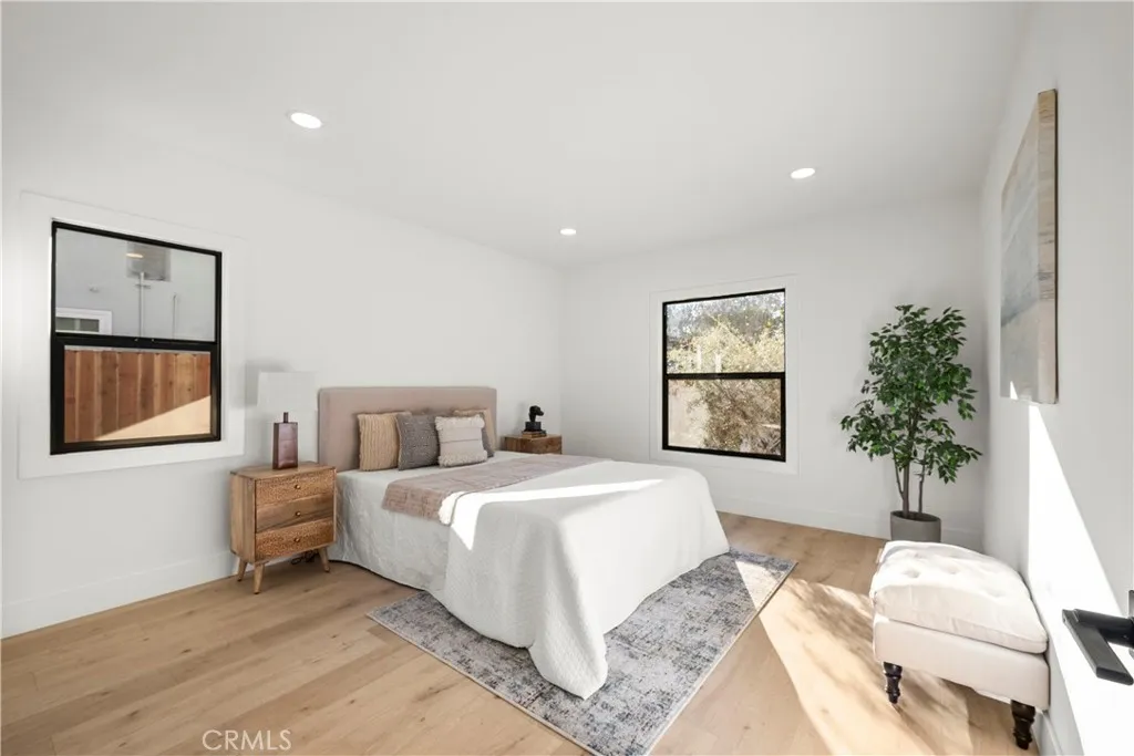5833 Allott Avenue, Valley Glen, California 91401 home-pic-16