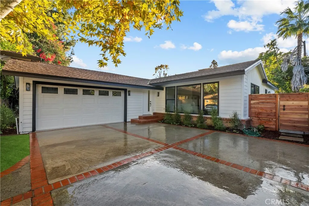 5833 Allott Avenue, Valley Glen, California 91401 home-pic-1