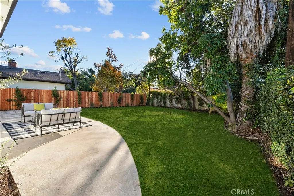 5833 Allott Avenue, Valley Glen, California 91401 home-pic-25