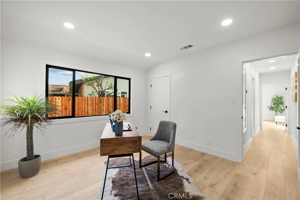 5833 Allott Avenue, Valley Glen, California 91401 home-pic-13