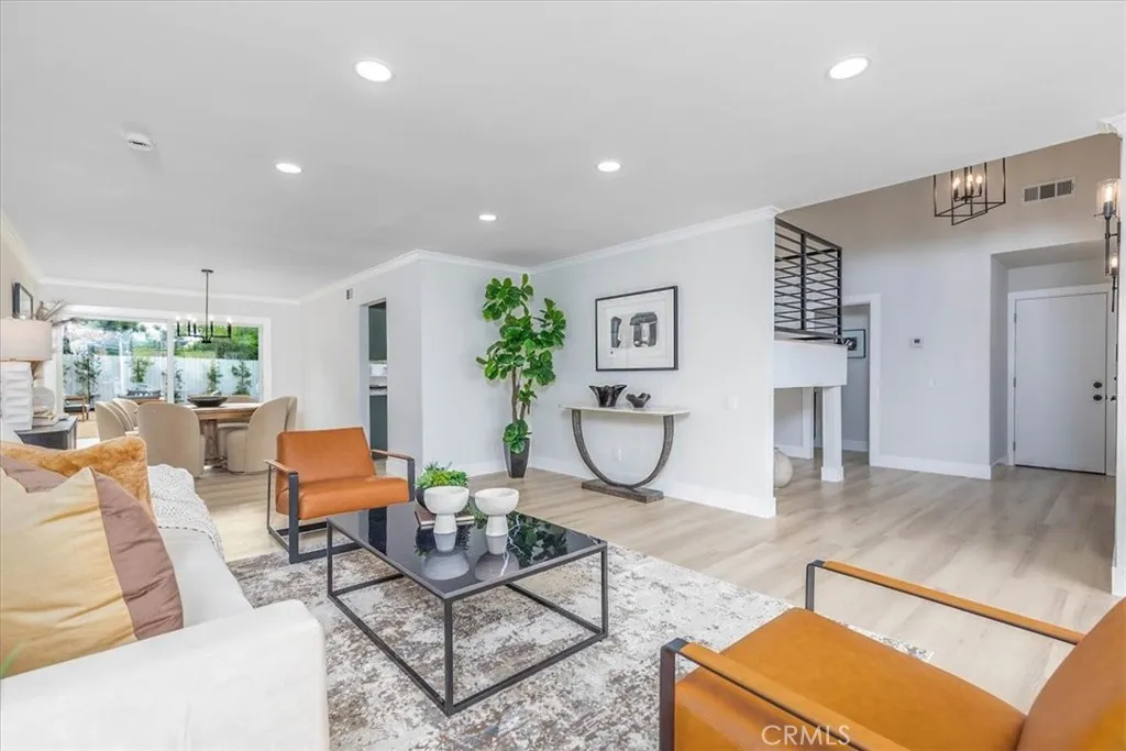 4401 Cezanne Avenue, Woodland Hills, California 91364 home-pic-4