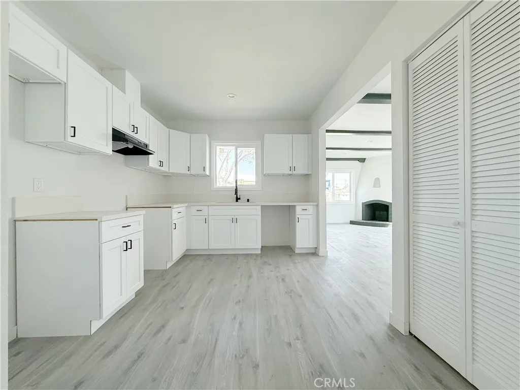 405 S Bradfield Avenue, Compton, California 90221 home-pic-7