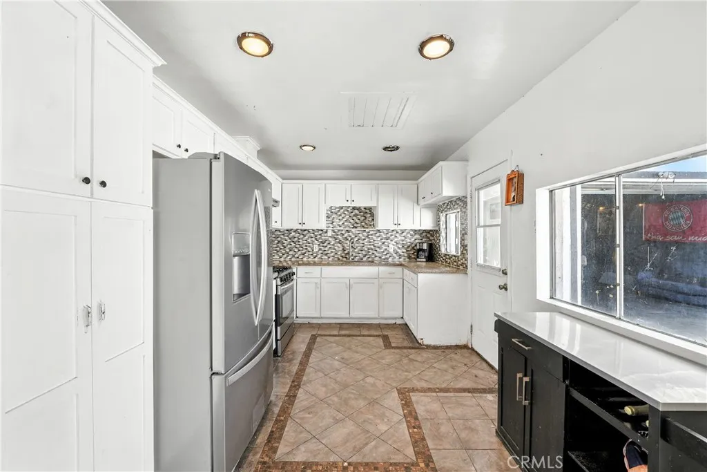 10333 Capistrano Avenue, South Gate, California 90280 home-pic-5