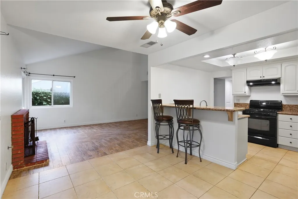 1676 Sumac, Corona, California 92882 home-pic-4