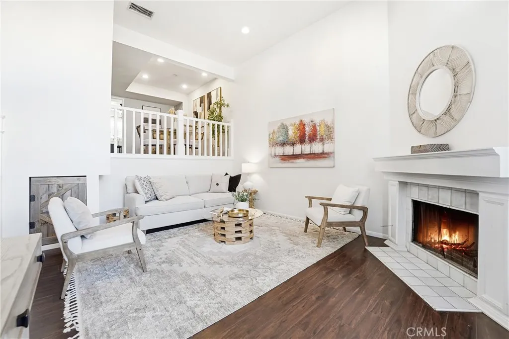 380 W Wilson B103, Costa Mesa, California 92627 home-pic-1