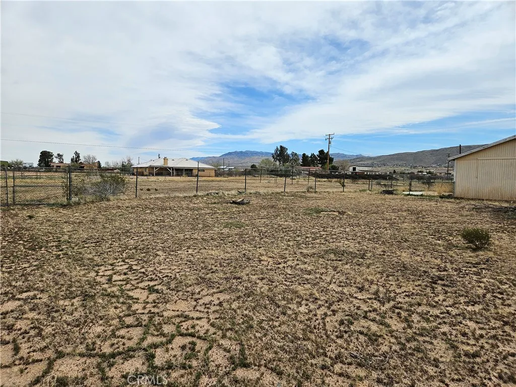 11175 Tyee Road, Apple Valley, California 92308 home-pic-25
