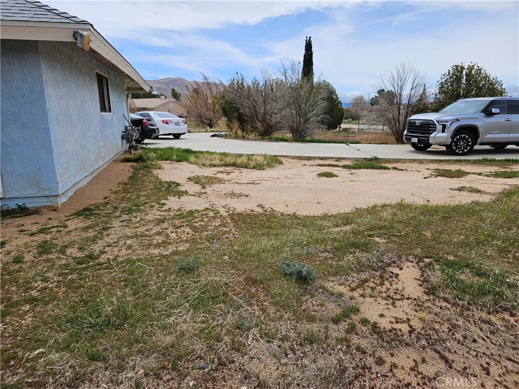 11175 Tyee Road, Apple Valley, California 92308 home-pic-12