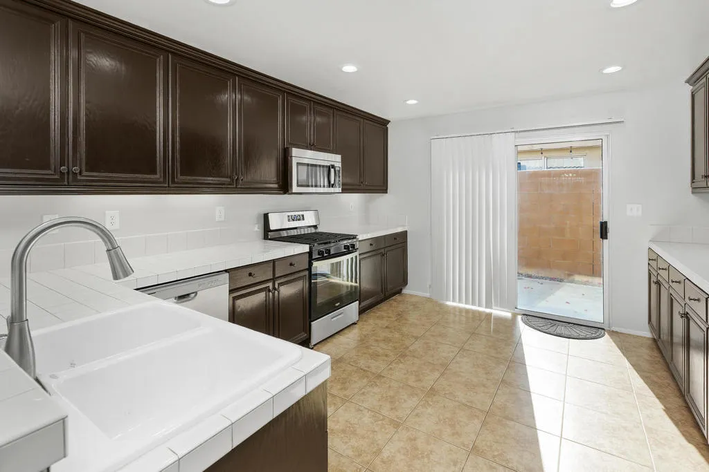 51840 Avenida Madero, La Quinta, California 92253 home-pic-13