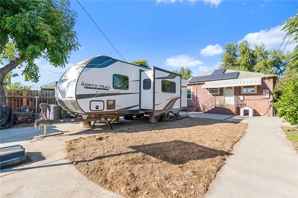 516 E Sunkist, Ontario, California 91761 home-pic-28