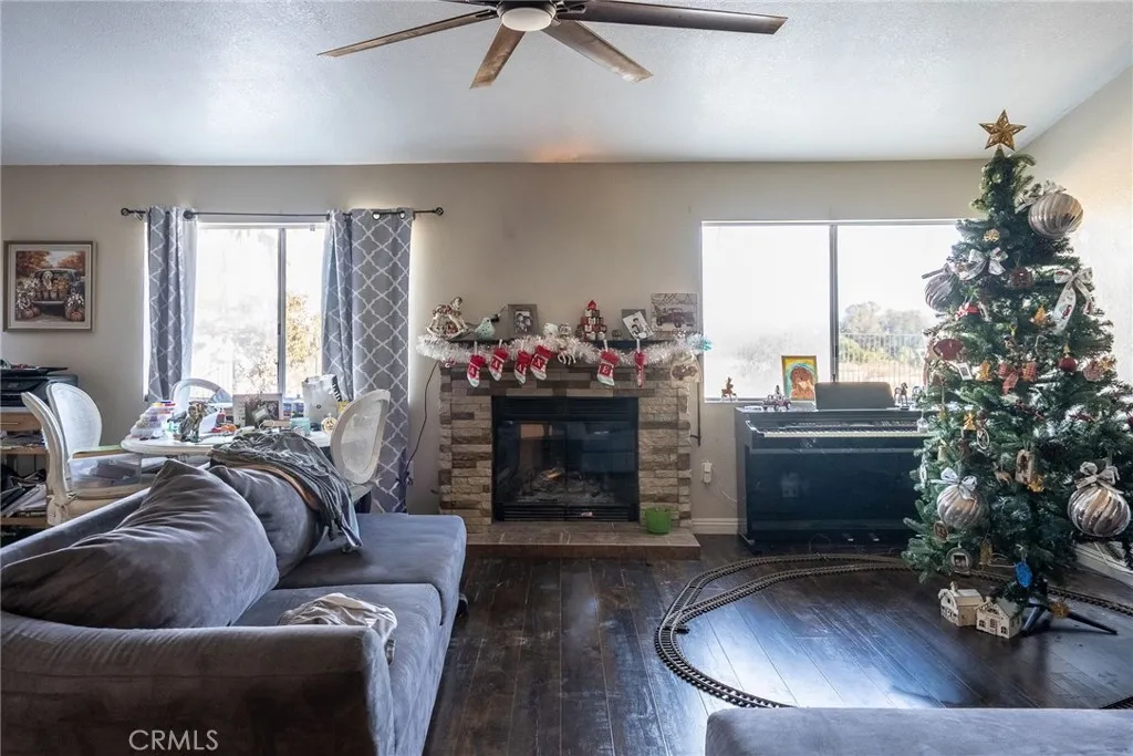 17874 El Mineral, Perris, California 92570 home-pic-9