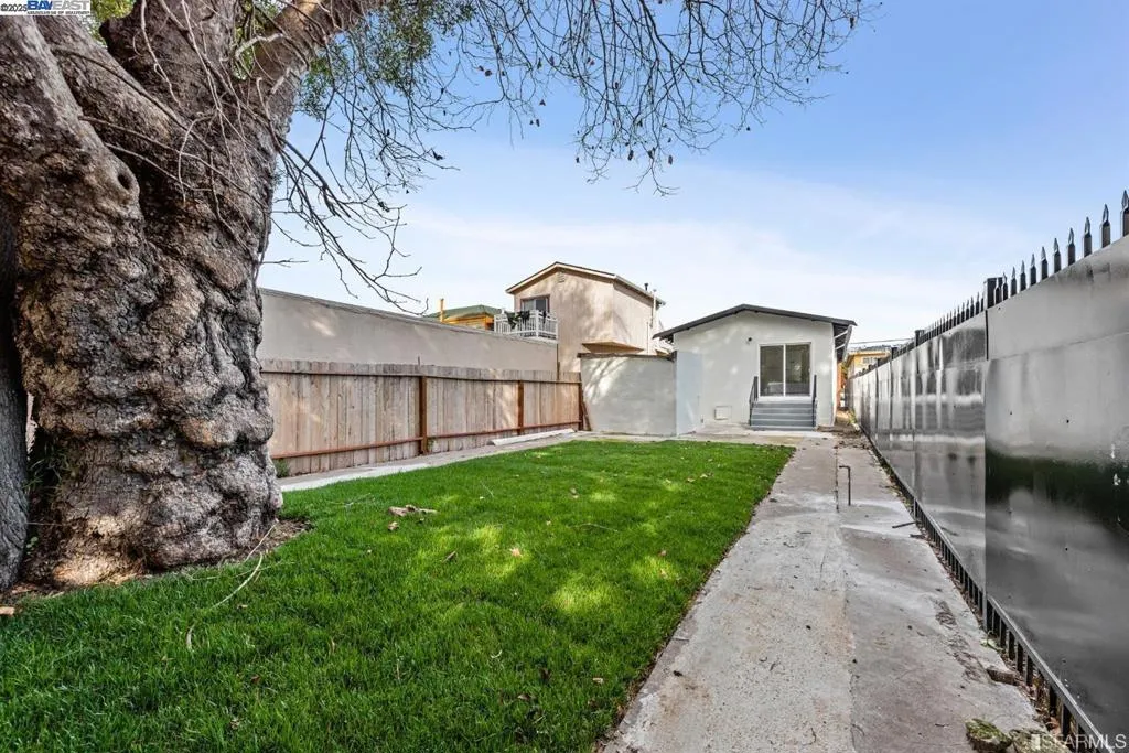 5955 Hayes St, Oakland, California 94621 home-pic-0