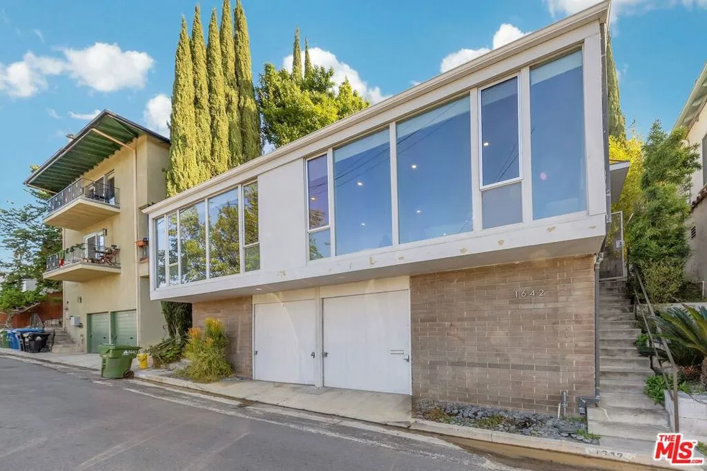 1642 Silverwood Terrace, Los Angeles, California 90026 home-pic-1