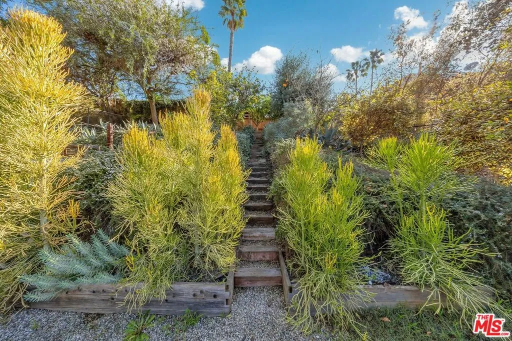 1642 Silverwood Terrace, Los Angeles, California 90026 home-pic-48