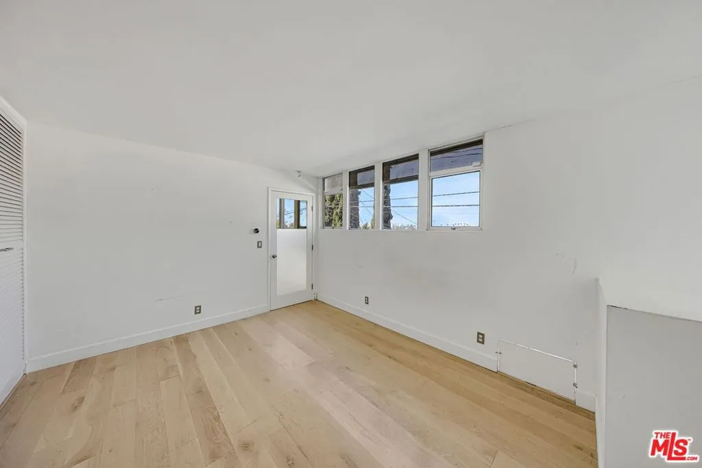 1642 Silverwood Terrace, Los Angeles, California 90026 home-pic-25