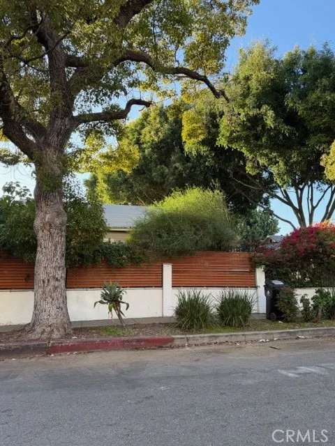1537 N Serrano Avenue N, Los Angeles, California 90027 home-pic-0