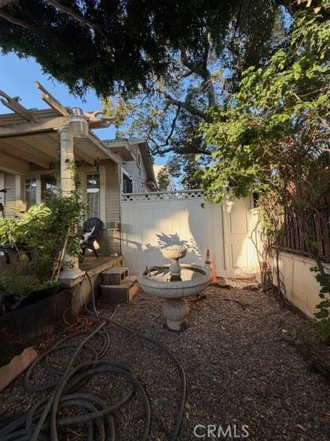 1537 N Serrano Avenue N, Los Angeles, California 90027 home-pic-11