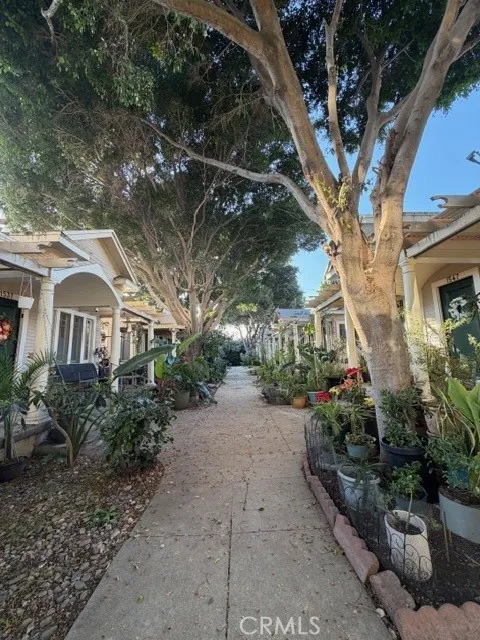 1537 N Serrano Avenue N, Los Angeles, California 90027 home-pic-2